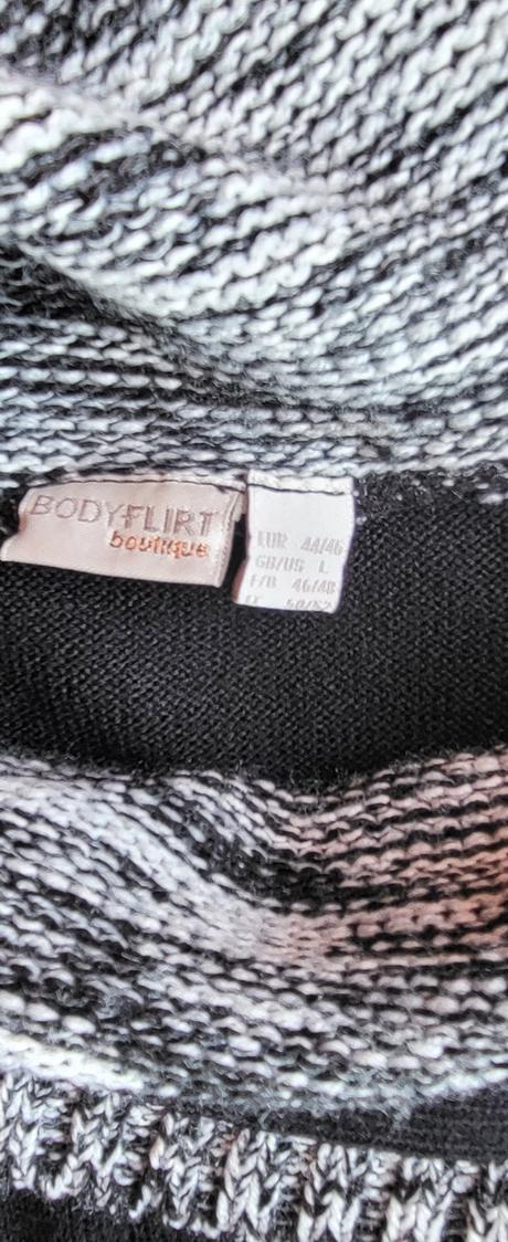 Štýlové pletené šaty s kontrastným vzorom, bonprix,46