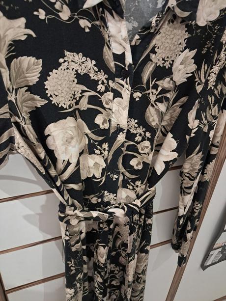 Krásne šaty, reserved,s