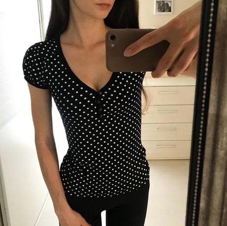 Bodkované elastické tričko/top, s