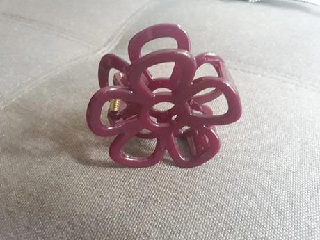 Stipec do vlasov v tvare kvetu, 