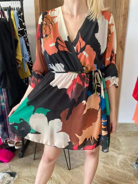 Krásne šaty výpredaj, l / m / s