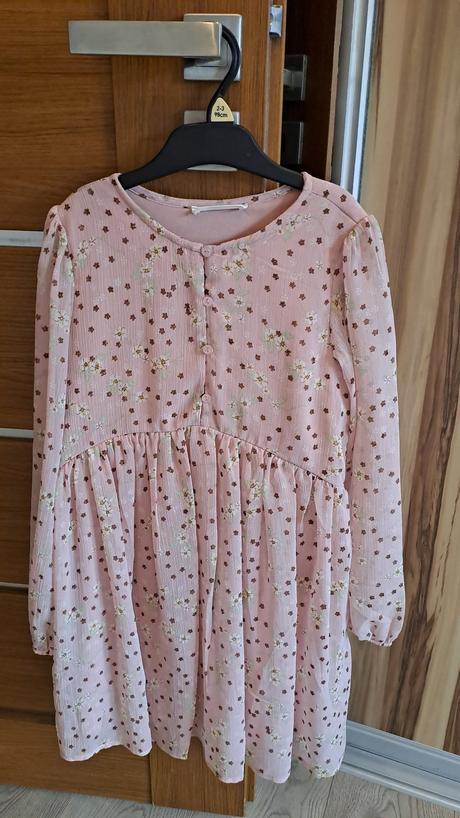 Trendy, reserved,146