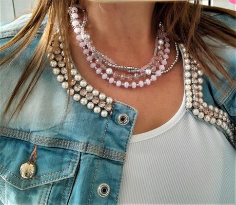 Korálkový trblietavý náhrdelník,