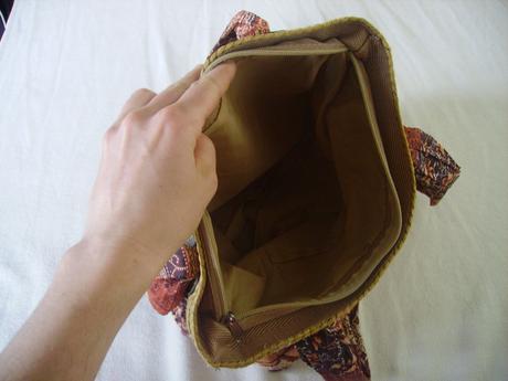 Hnedá kabelka s orientálnym vzorom a prútenou časť, 