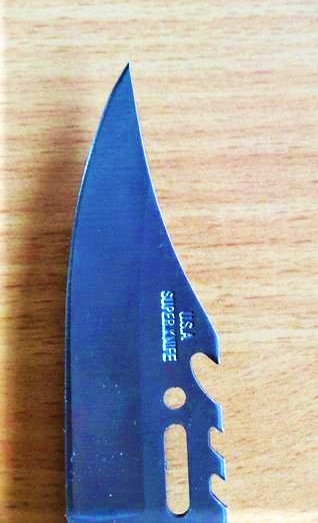 Zatvárací kvalitný nôž s púzdrom,