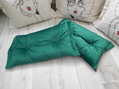Vankúše v prírodnej farbe+zelené smaragdové, 