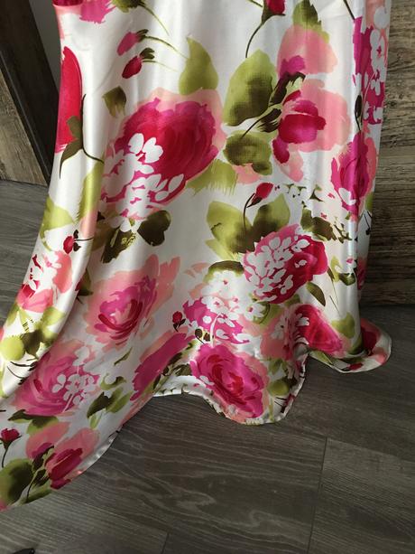 Kvetované šaty, 36