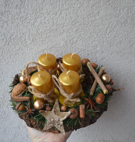 Adventný veniec na dreve zlatý, 