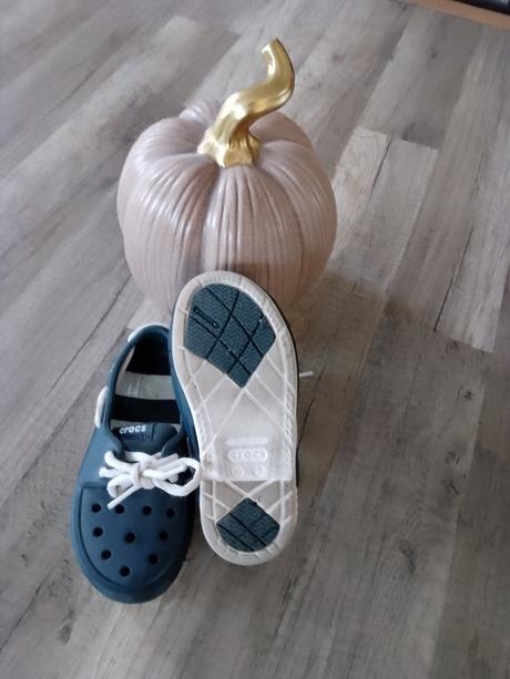 Crocs, crocs,26