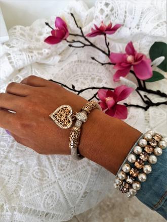 Náramok so srdiečkom, 