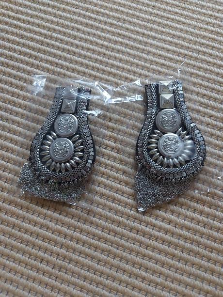 Ozdoby na oblečenie/ brošňe, 