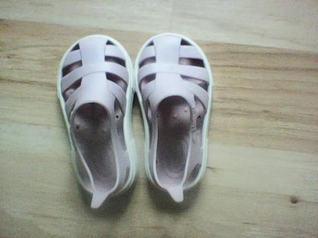 Lila topánky do vody, 21