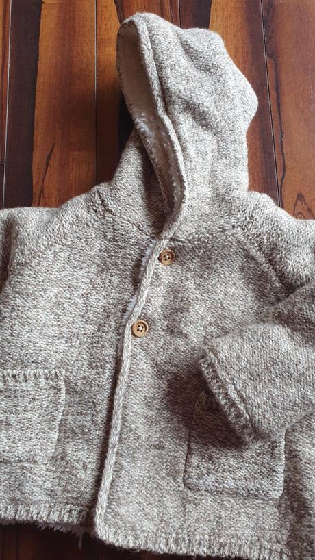 Zara svetrik s drevenymi gombickami, zara,80