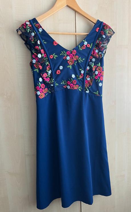 Spoločenské šaty, 36