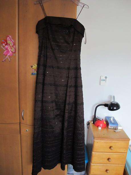 Spoločenské šaty, 42