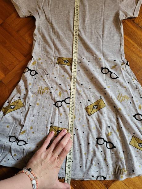 Šaty  + doporučené poštovné, 146