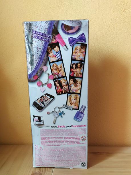 Barbie nová fashionistas 2011 modrá, 