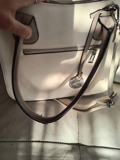 Krémová elegantná kabelka,