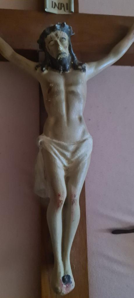 Predám drevený kríž so soškou ježiša krista, 