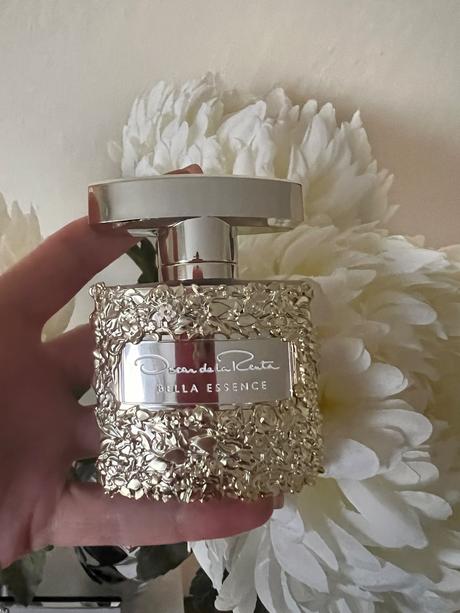 Oscar de la renta bella essence,