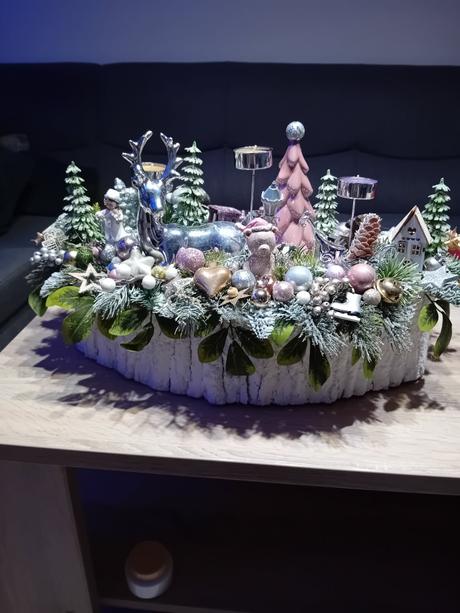 Vianočný svietnik s postavičkami., 