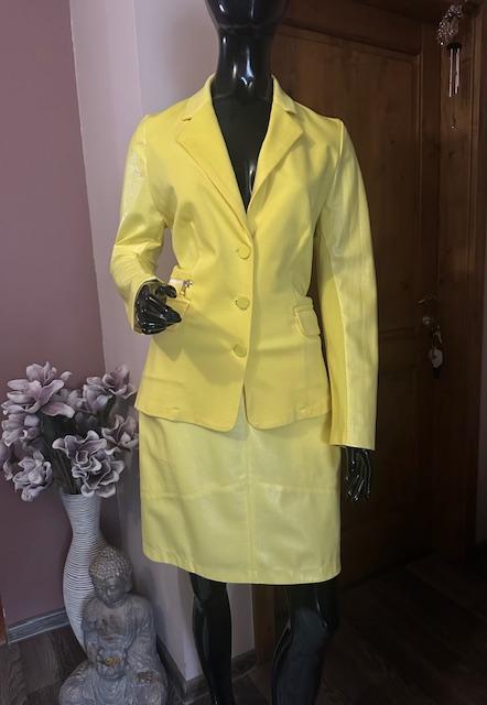 Nádherný kombinovaný žltý sukňový kostým magenta, l / m