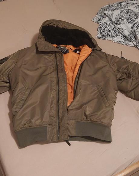 Nová pekná bombera, xxxl