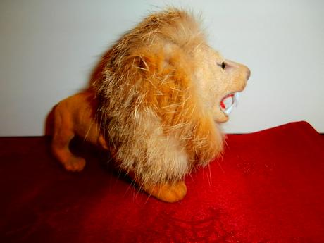 Imitácia leva hračka, 