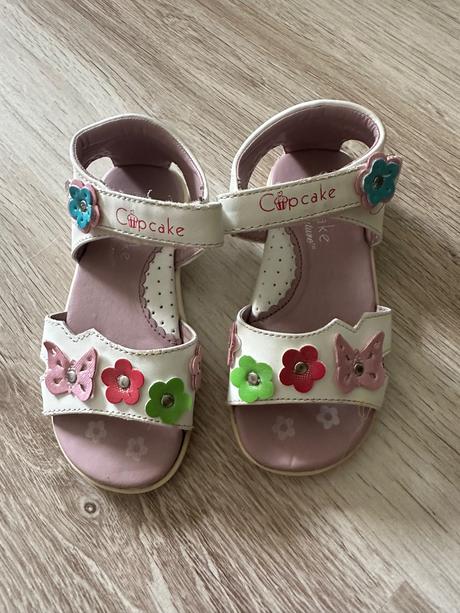 Sandálky, 24