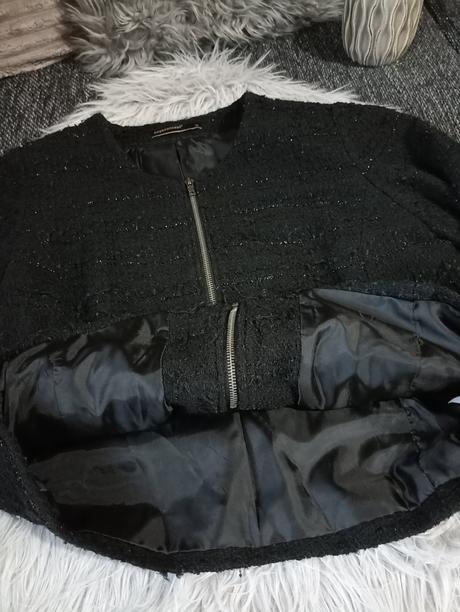 Čierny kabátik, 42