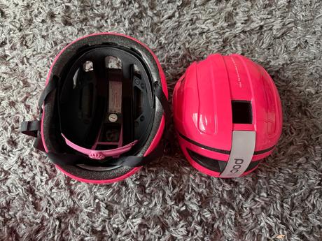 Kvalitná značková prilba na bicykel, s