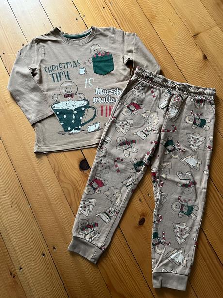 Tepláky a tričko, 116