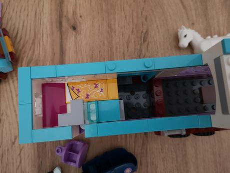 Lego friends 41125 veterinársky príves s koňom, 