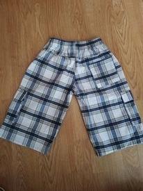 Kárované kraťasy, 128