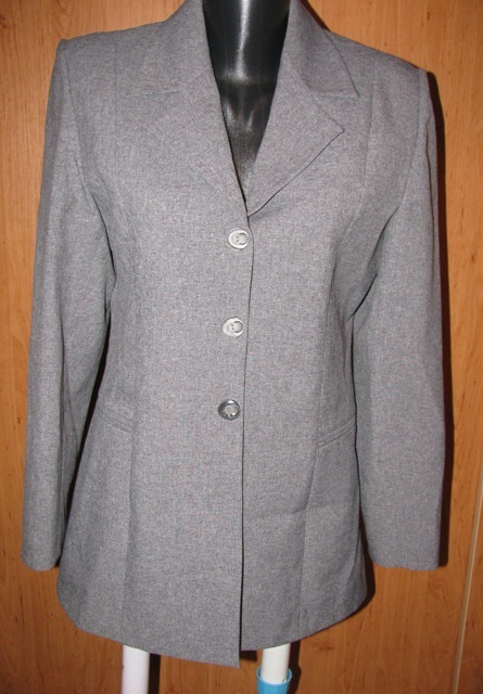 Sivý nohavicový kostým, 38