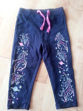 Krásna tepláky top stav, 86