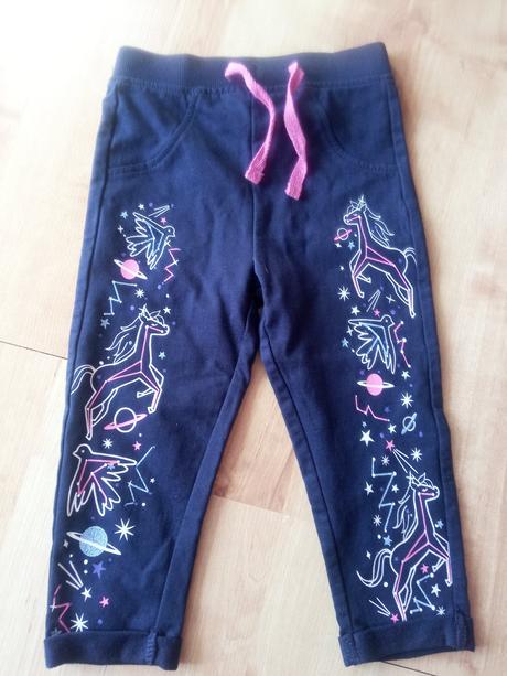 Krásna tepláky top stav, 86