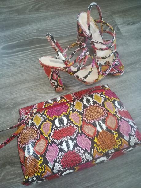 Sandále a kabelka, 38