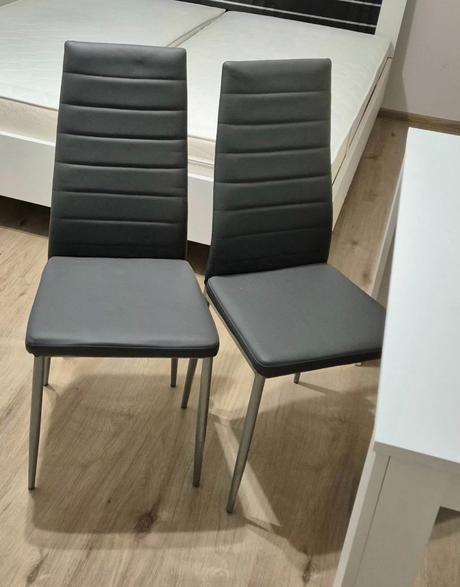 Kuchynský stôl, stoličky,