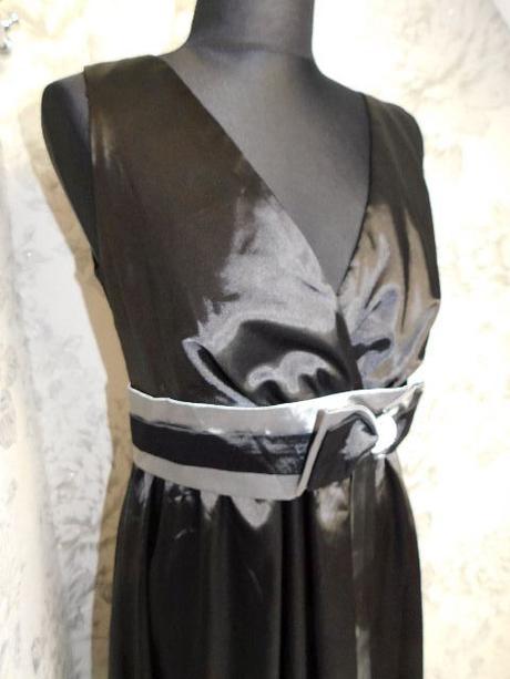 Luxusne velmi pekne saty, 40