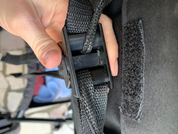 Zaseknuté pásy na opierke Britax B-Motion plus