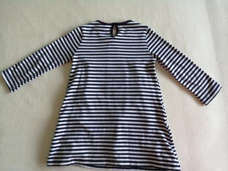 Pasikovane šaty, 98