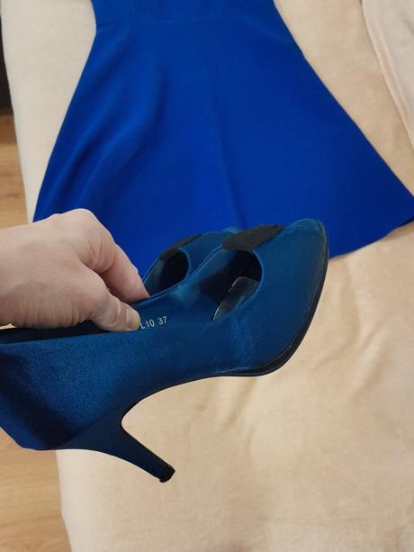 Večerné alebo denné šaty, 36