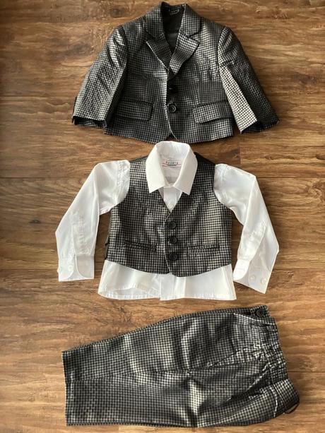 Predám kompletný oblek pre cca ročného chlapčeka, 80