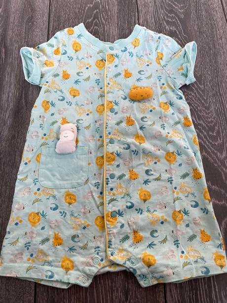 Overal, pyzamko, opalovacky, sergent major,86