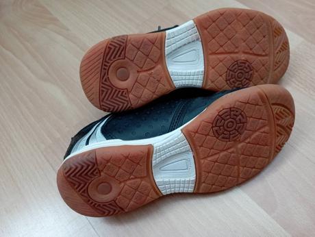 Halovkové tenisky, 32