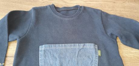 Tmavomodrá mikina, 116