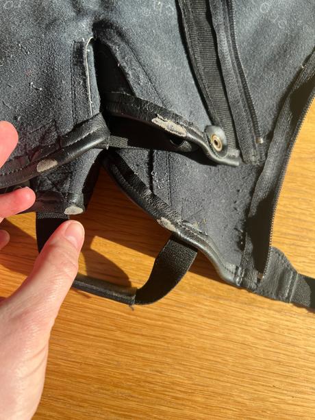 Kozene čapsy chranice na nohy, 