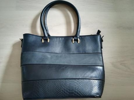 Veľká priestranná kabelka,