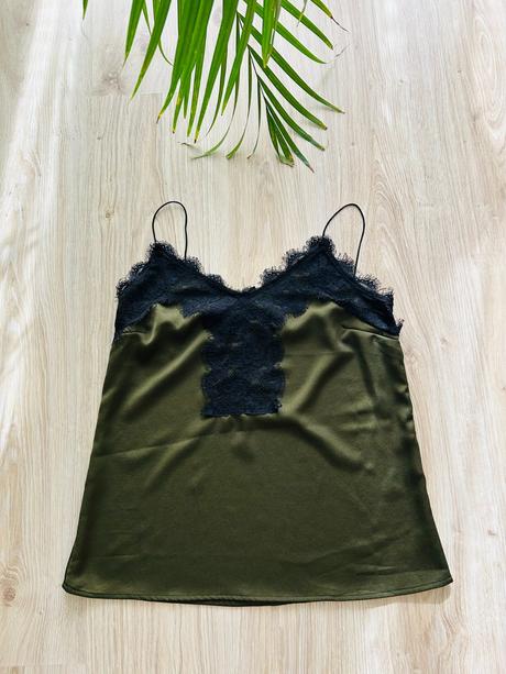 Krásny top na ramienka značky stradivarius, stradivarius,s